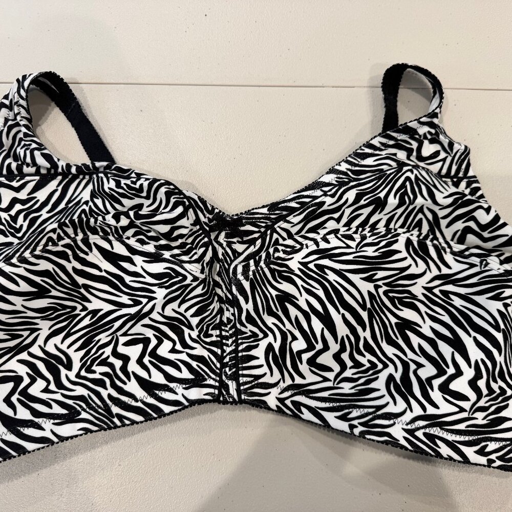 NWT Zebra Pattern Black and White Wireless Comfort Choice Bra - Size 44G